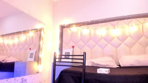 scarlethbigbug online show from February 22, 2026, 1:31 pm