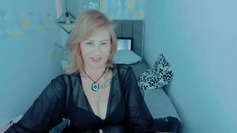 Snapshot of scarlethoot_ chatting on December 17, 2024, 9:27 pm S C A R L E T online show from December 17, 2024, 9:27 pm
