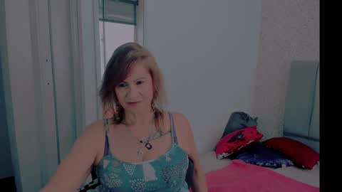 Snapshot of scarlethoot_ chatting on January 17, 2025, 3:43 pm S C A R L E T online show from January 17, 2025, 3:43 pm