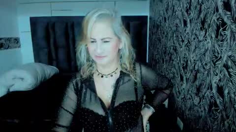 Snapshot of scarlethoot_ chatting on October 22, 2025, 11:54 am S C A R L E T online show from October 22, 2025, 11:54 am