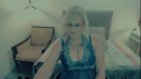 Snapshot of scarlethoot_ chatting on July 20, 2026, 12:07 pm S C A R L E T online show from July 20, 2026, 12:07 pm