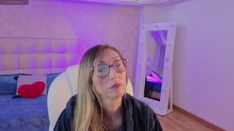 Snapshot of scarlett_079 chatting on June 8, 2026, 11:43 am Scarlett online show from June 8, 2026, 11:43 am