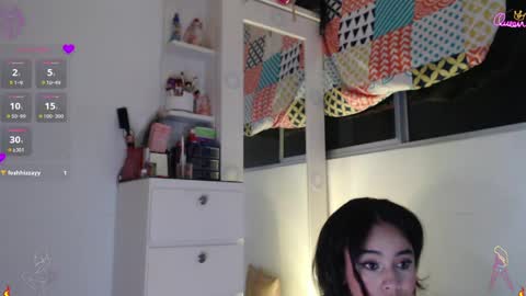 Scarlett Thumb up please help me 100 its important online show from May 2, 2026, 1:21 am