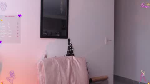 Snapshot of scarlett_diamond chatting on June 15, 2026, 10:56 pm Scarlett Thumb up please help me 100 its important online show from June 15, 2026, 10:56 pm