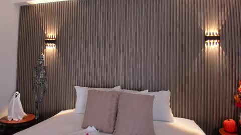 Snapshot of scarlett_model_ chatting on October 22, 2025, 11:15 pm Mon to Sat 545pm to 1030pm col online show from October 22, 2025, 11:15 pm