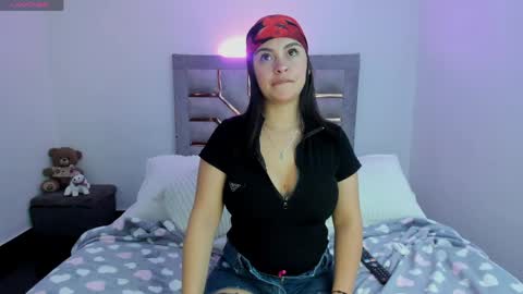 Snapshot of scarlett_rose11 chatting on April 28, 2026, 5:18 pm scarlett_rose11 online show from April 28, 2026, 5:18 pm