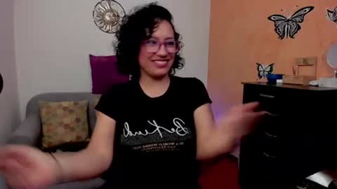 Snapshot of scarlett_sax chatting on August 3, 2026, 7:17 pm Scarlett sax online show from August 3, 2026, 7:17 pm