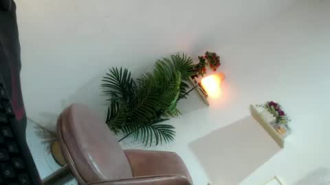 Snapshot of scarlett_sofia69 chatting on July 6, 2026, 10:12 am online show from July 6, 2026, 10:12 am