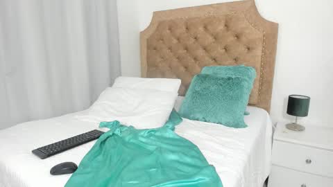 scarlett_star01 online show from February 6, 2026, 1:25 pm