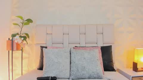     online show from December 5, 2025, 12:58 pm