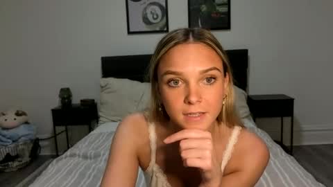 Scarlett online show from October 5, 2025, 11:35 pm