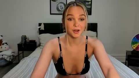 Snapshot of scarletterose_504259 chatting on March 30, 2026, 9:05 pm Scarlett online show from March 30, 2026, 9:05 pm