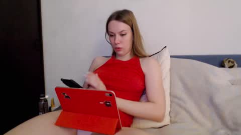 Scarlett online show from January 19, 2026, 12:42 pm
