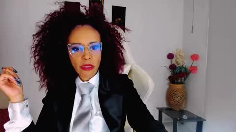 Scarlett online show from September 18, 2025, 9:39 pm