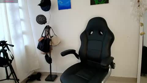 Scarlett online show from April 22, 2026, 10:00 pm