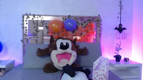 Snapshot of scarlettroxx chatting on October 22, 2025, 11:43 am Scarlet online show from October 22, 2025, 11:43 am