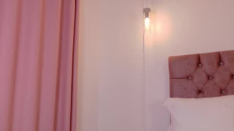 scarlettt_moon online show from October 22, 2025, 7:35 pm