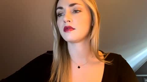 Snapshot of scarlettxblonde chatting on May 5, 2026, 6:32 am ScarlettxBlonde online show from May 5, 2026, 6:32 am