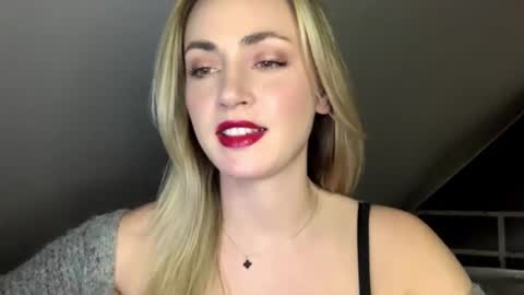 Snapshot of scarlettxblonde chatting on May 7, 2026, 3:39 pm ScarlettxBlonde online show from May 7, 2026, 3:39 pm
