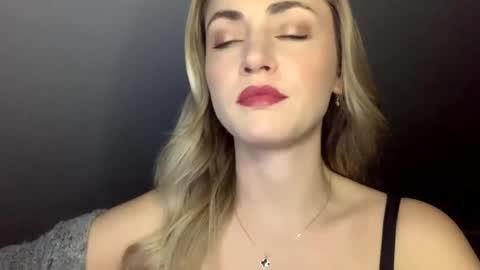 Snapshot of scarlettxblonde chatting on May 14, 2026, 8:26 pm ScarlettxBlonde online show from May 14, 2026, 8:26 pm