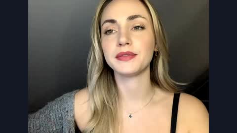 Snapshot of scarlettxblonde chatting on May 15, 2026, 8:32 am ScarlettxBlonde online show from May 15, 2026, 8:32 am