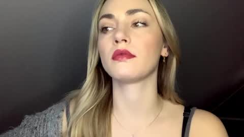Snapshot of scarlettxblonde chatting on May 18, 2026, 6:19 am ScarlettxBlonde online show from May 18, 2026, 6:19 am