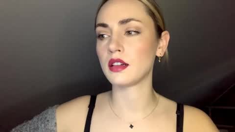 Snapshot of scarlettxblonde chatting on May 21, 2026, 6:31 am ScarlettxBlonde online show from May 21, 2026, 6:31 am