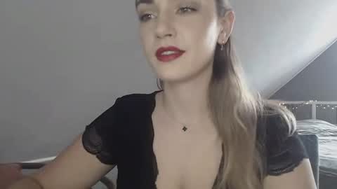 Snapshot of scarlettxblonde chatting on June 1, 2026, 6:15 am ScarlettxBlonde online show from June 1, 2026, 6:15 am