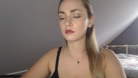Snapshot of scarlettxblonde chatting on June 4, 2026, 7:03 am ScarlettxBlonde online show from June 4, 2026, 7:03 am
