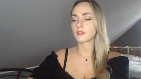 Snapshot of scarlettxblonde chatting on July 7, 2026, 6:47 am ScarlettxBlonde online show from July 7, 2026, 6:47 am