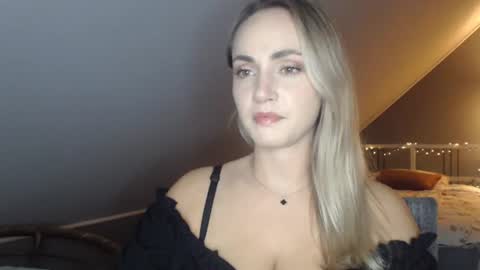 Snapshot of scarlettxblonde chatting on July 7, 2026, 8:13 pm ScarlettxBlonde online show from July 7, 2026, 8:13 pm