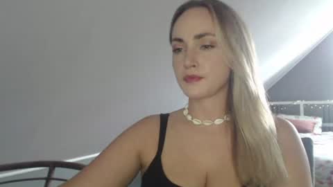 Snapshot of scarlettxblonde chatting on July 15, 2026, 3:17 pm ScarlettxBlonde online show from July 15, 2026, 3:17 pm