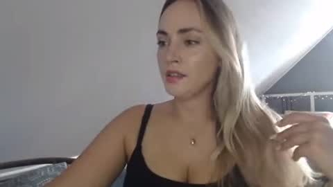 Snapshot of scarlettxblonde chatting on July 22, 2026, 2:20 pm ScarlettxBlonde online show from July 22, 2026, 2:20 pm