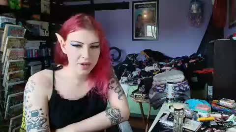 Snapshot of scary_sarah chatting on June 25, 2026, 6:34 pm Sarah Bones online show from June 25, 2026, 6:34 pm