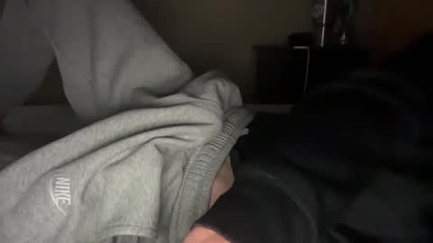 Snapshot of scb894682 chatting on December 5, 2024, 5:06 pm Skinny College Boy online show from December 5, 2024, 5:06 pm