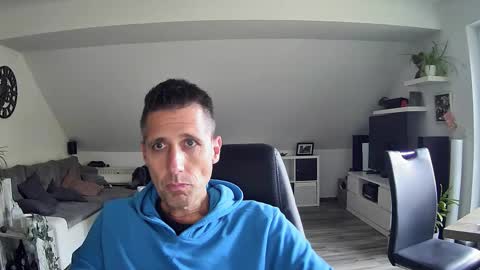 Snapshot of schnuckigeil chatting on October 14, 2025, 1:56 pm Dildomen online show from October 14, 2025, 1:56 pm