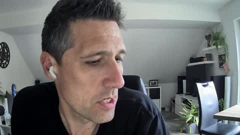 Snapshot of schnuckigeil chatting on May 20, 2026, 10:43 am Dildomen online show from May 20, 2026, 10:43 am