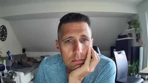 Snapshot of schnuckigeil chatting on June 3, 2026, 5:32 am Dildomen online show from June 3, 2026, 5:32 am