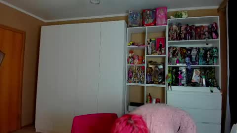 Rina online show from May 6, 2026, 7:24 am