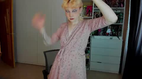 Rina online show from July 6, 2026, 8:11 am