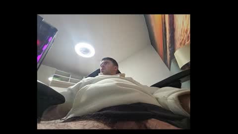 Snapshot of schosch01 chatting on October 28, 2025, 9:17 pm schosch01 online show from October 28, 2025, 9:17 pm