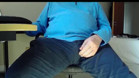 Snapshot of schwanz2023 chatting on October 16, 2025, 12:17 pm Mick online show from October 16, 2025, 12:17 pm