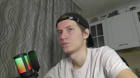 Snapshot of schweppess__ chatting on December 18, 2025, 3:12 am Dimka online show from December 18, 2025, 3:12 am