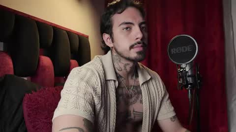 Snapshot of scockpion_ chatting on June 1, 2026, 9:55 am Alejandro help me to reach 200 thumps up online show from June 1, 2026, 9:55 am