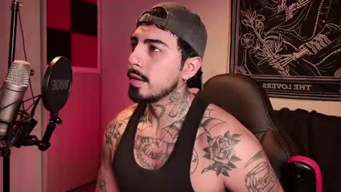 Snapshot of scockpion_ chatting on June 16, 2026, 7:33 am Alejandro help me to reach 200 thumps up online show from June 16, 2026, 7:33 am