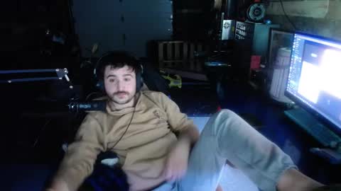 Snapshot of scotchthecat chatting on December 8, 2024, 10:03 pm Sup online show from December 8, 2024, 10:03 pm