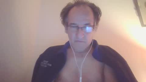 Snapshot of scotchwhieskie chatting on December 2, 2024, 11:40 pm scotchwhieskie online show from December 2, 2024, 11:40 pm