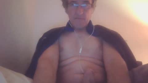 Snapshot of scotchwhieskie chatting on December 17, 2024, 11:05 pm scotchwhieskie online show from December 17, 2024, 11:05 pm