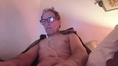 Snapshot of scotchwhieskie chatting on May 10, 2026, 10:15 pm scotchwhieskie online show from May 10, 2026, 10:15 pm