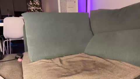 scottdior online show from November 26, 2025, 2:07 pm